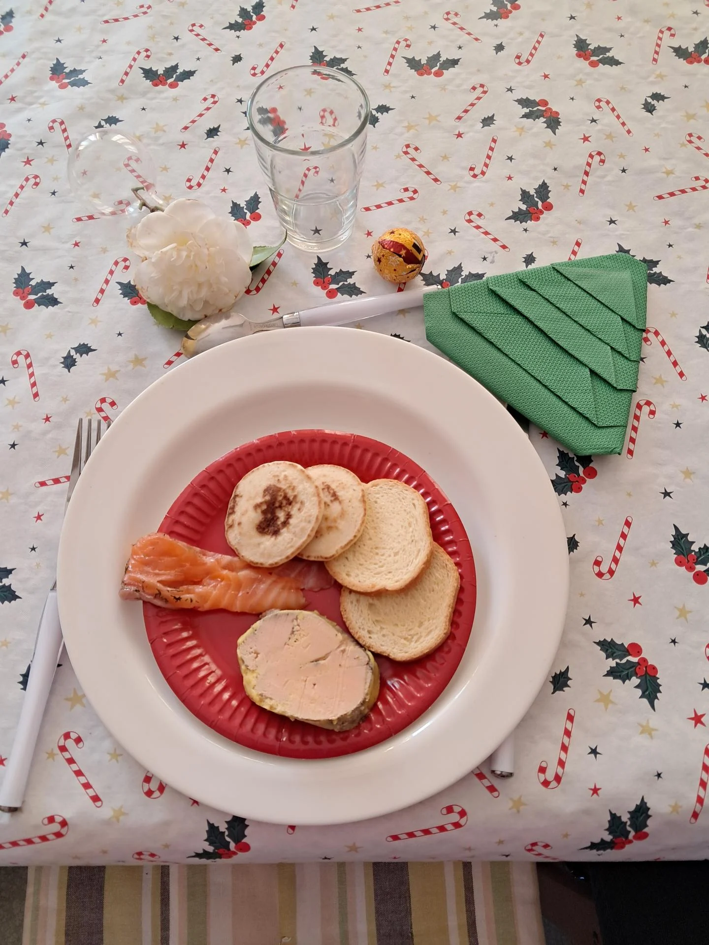 Foie gras et saumon gravlax pour ouvrir l'appétit !!